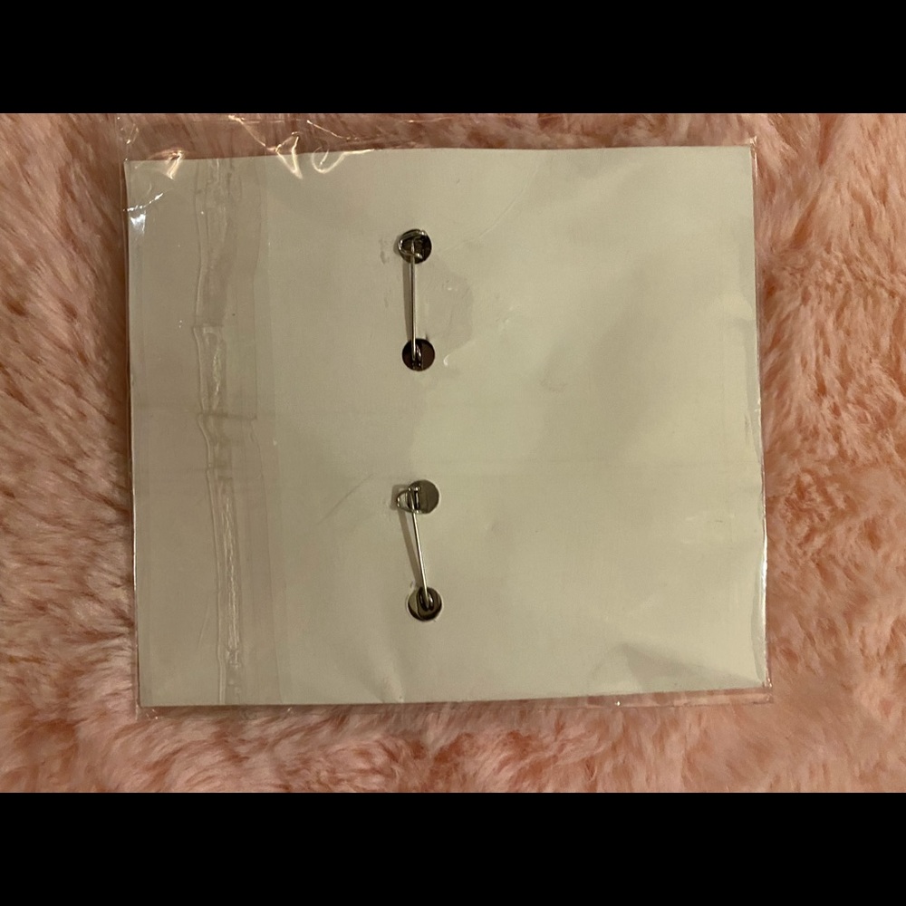 Pin set - Picture 3 of 3